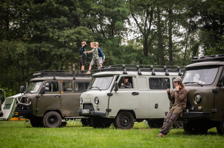 uaz bukhanka aanmodderaars